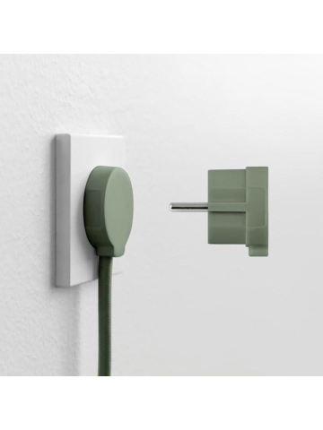 NORM F Flacher Stecker, Mattgrün (Schuko-Standard)